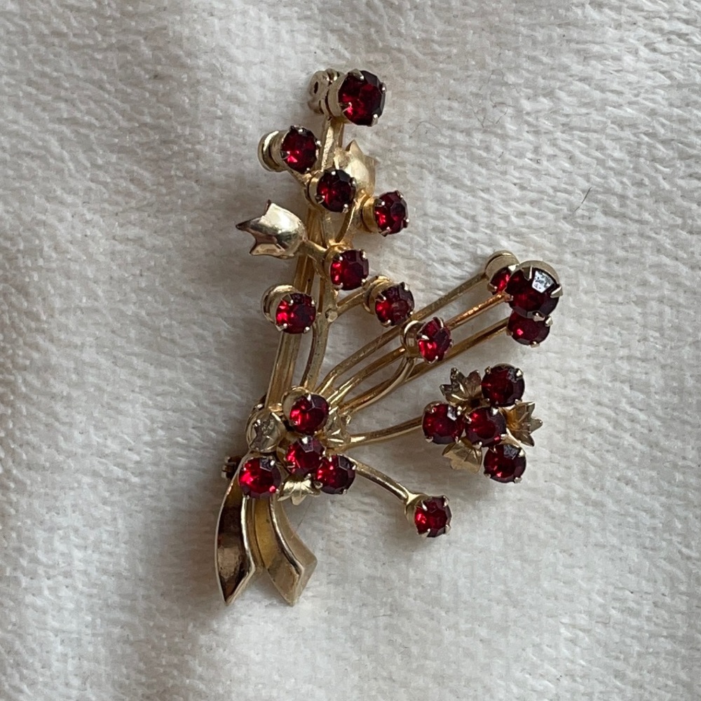 Vtg Kramer of New York gold and red stone flower bouquet brooch